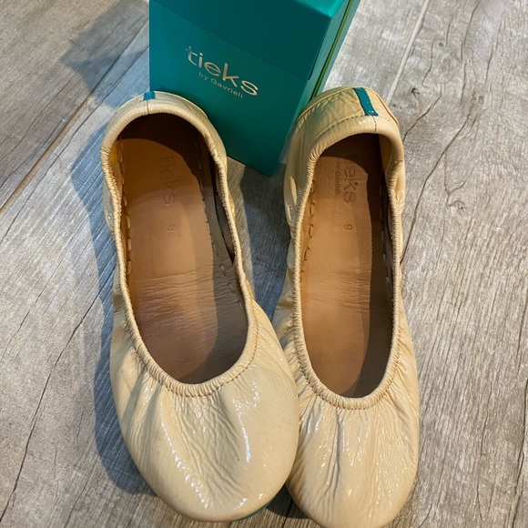 Tieks Shoes - Tieks by Gavrieli, Patent Biscotti, Size 9